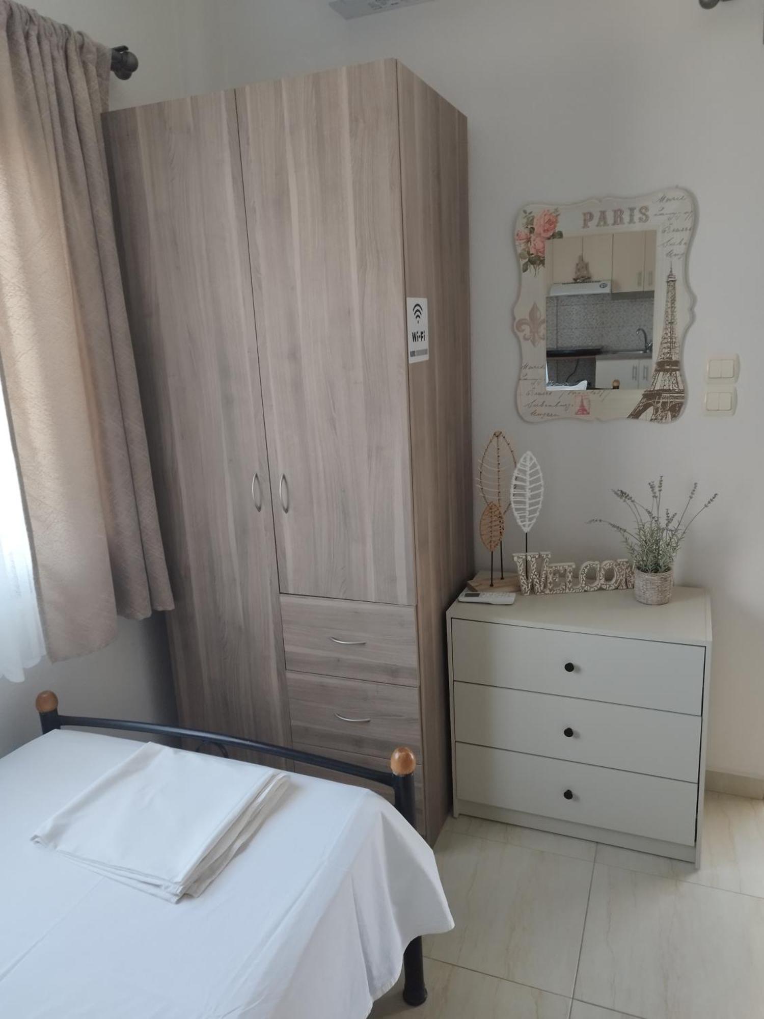 Christa'S Studio Apartment Nikiti  Bagian luar foto